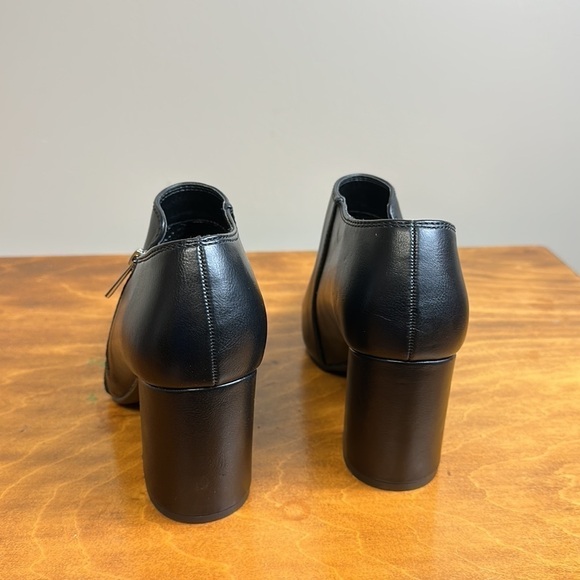 Micheal by micheal Shannon heel boots size 8 1/2 black  like new 3”heels. - Picture 2 of 9